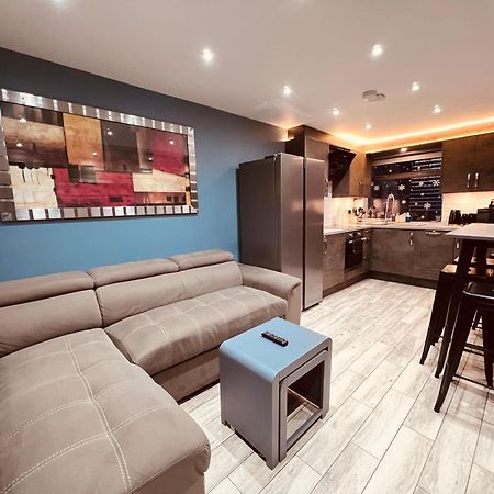 Modern Suites -5 Bedroom House- With Free Parking Birmingham City Buitenkant foto