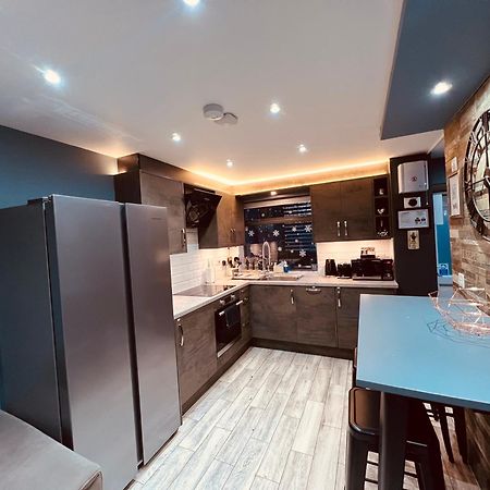 Modern Suites -5 Bedroom House- With Free Parking Birmingham City Buitenkant foto