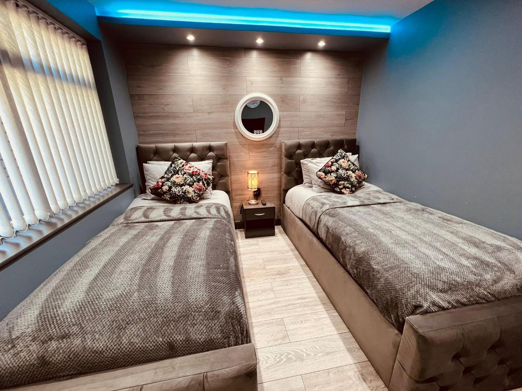 Modern Suites -5 Bedroom House- With Free Parking Birmingham City Buitenkant foto