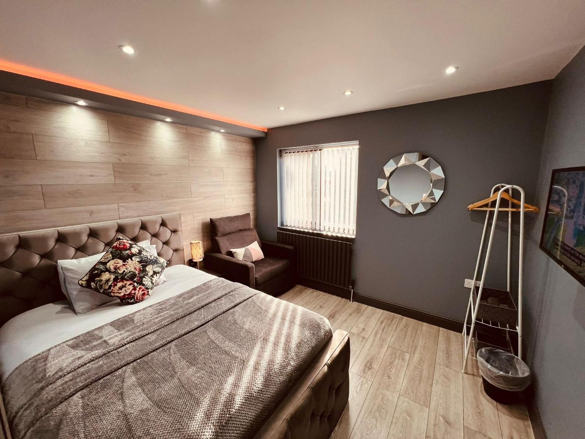 Modern Suites -5 Bedroom House- With Free Parking Birmingham City Buitenkant foto