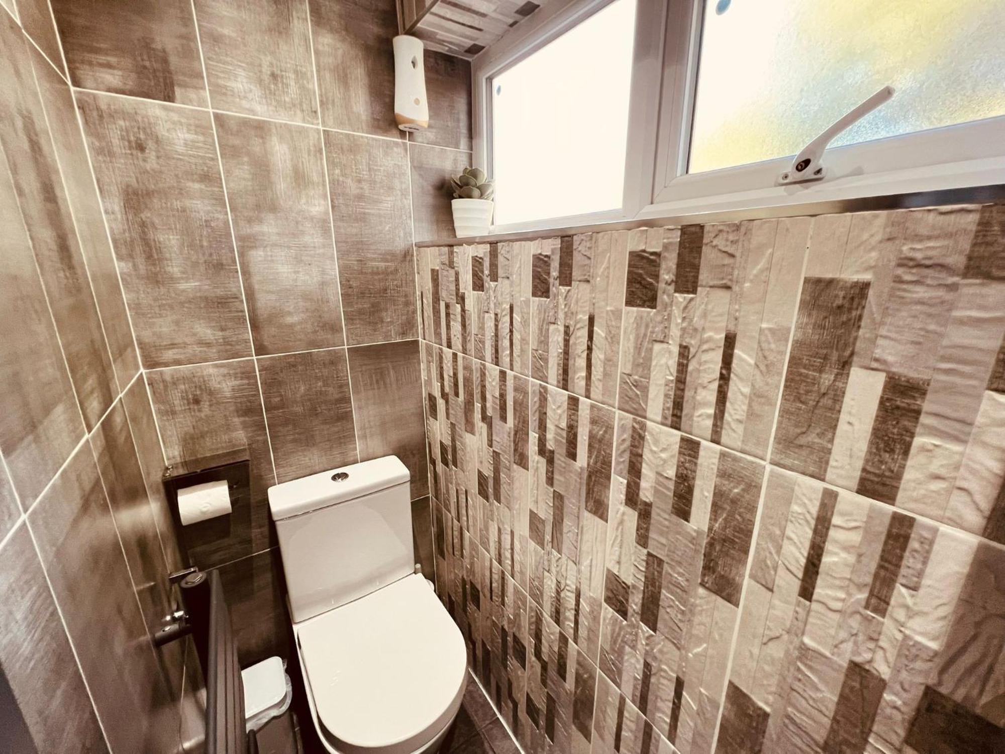 Modern Suites -5 Bedroom House- With Free Parking Birmingham City Buitenkant foto