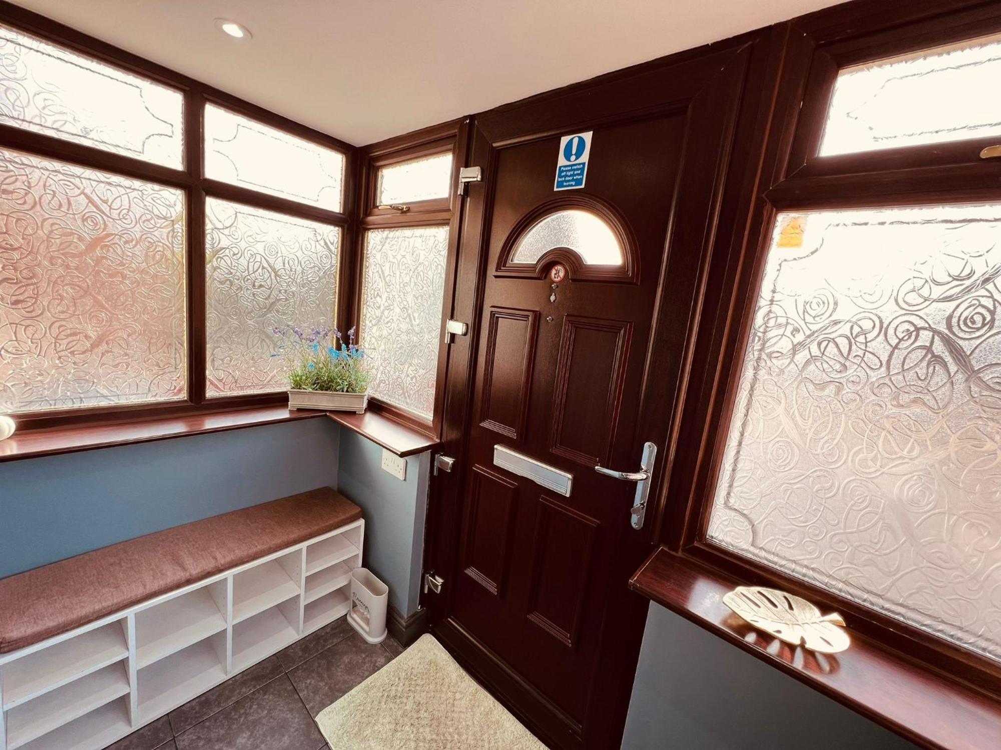 Modern Suites -5 Bedroom House- With Free Parking Birmingham City Buitenkant foto