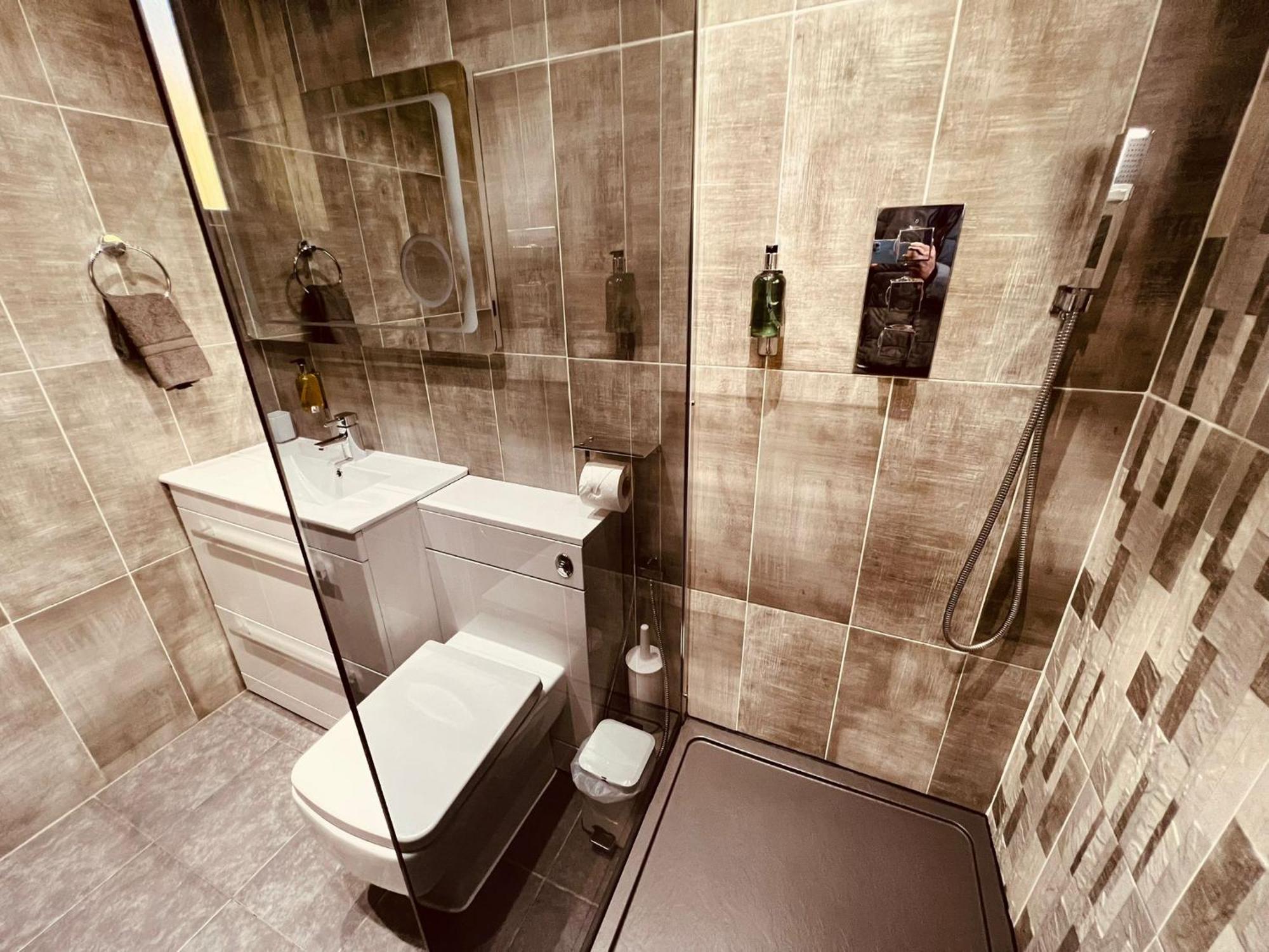 Modern Suites -5 Bedroom House- With Free Parking Birmingham City Buitenkant foto