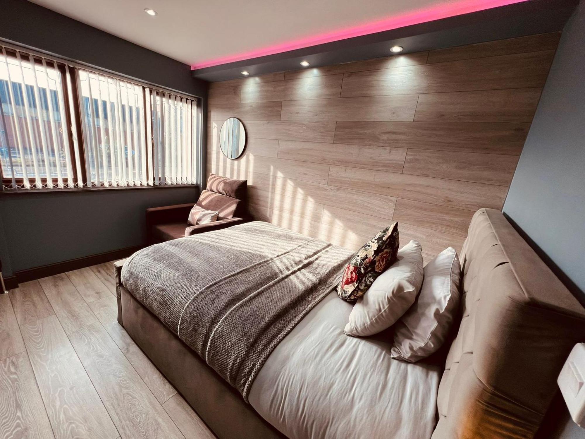 Modern Suites -5 Bedroom House- With Free Parking Birmingham City Buitenkant foto