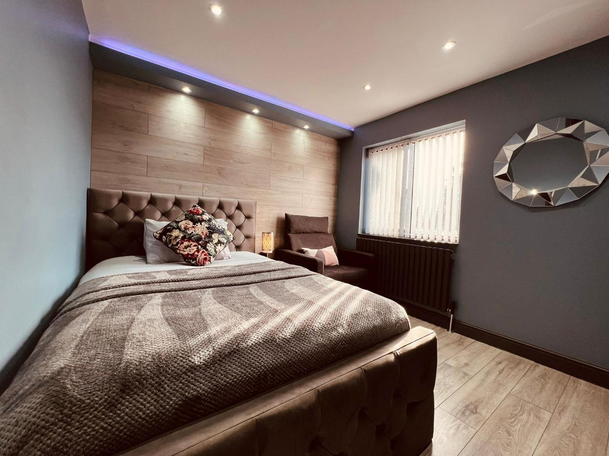 Modern Suites -5 Bedroom House- With Free Parking Birmingham City Buitenkant foto