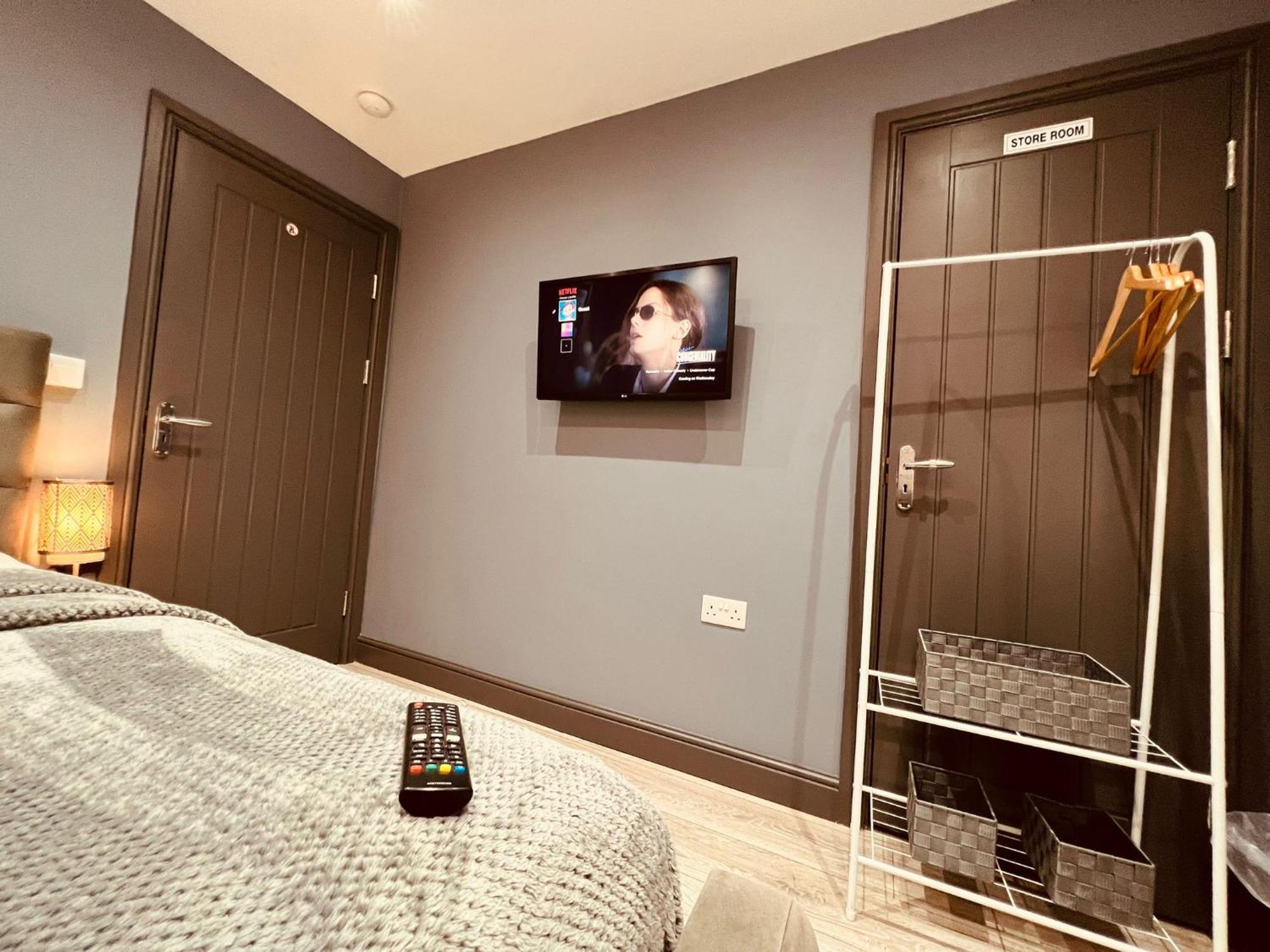 Modern Suites -5 Bedroom House- With Free Parking Birmingham City Buitenkant foto