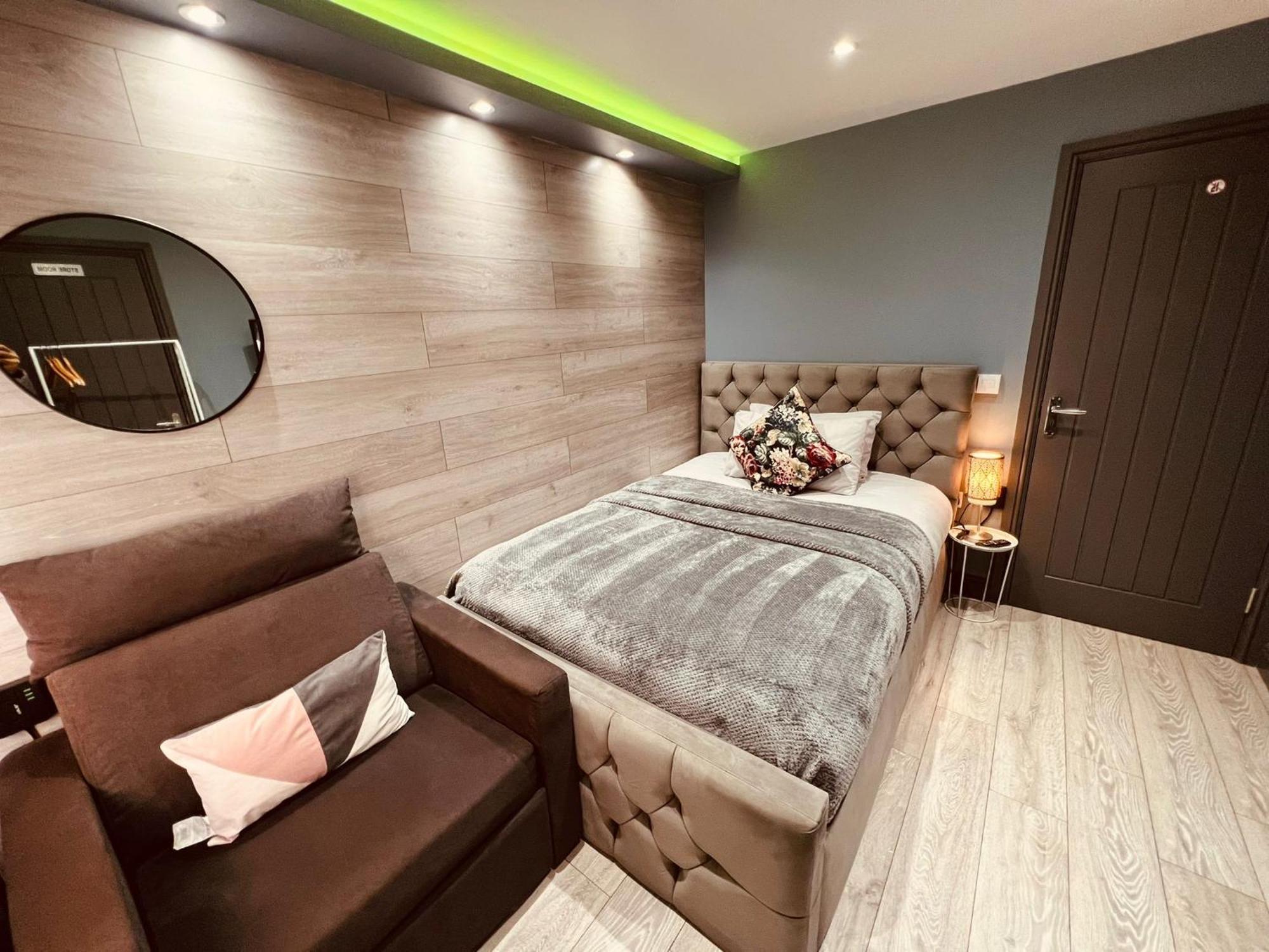 Modern Suites -5 Bedroom House- With Free Parking Birmingham City Buitenkant foto
