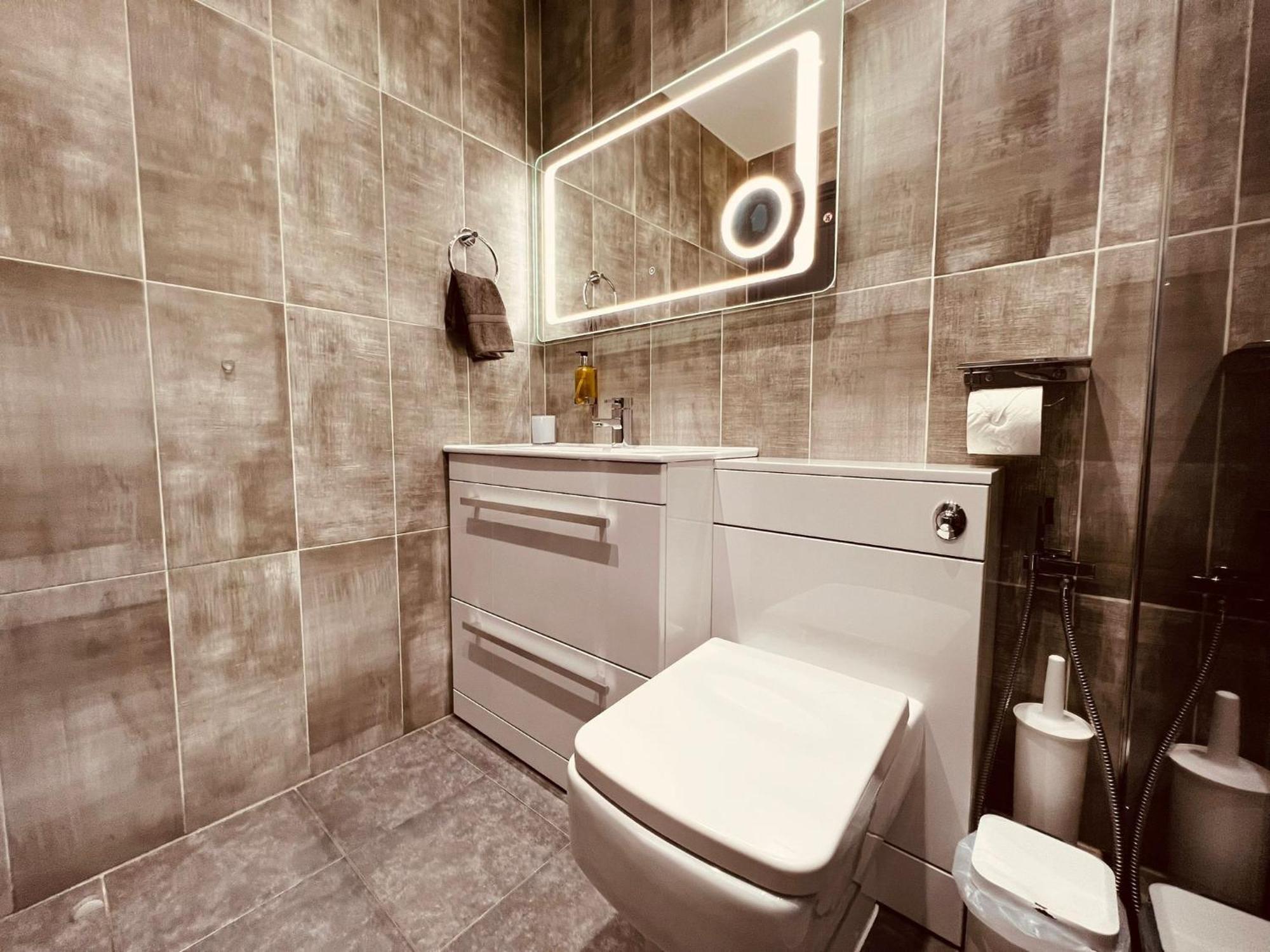 Modern Suites -5 Bedroom House- With Free Parking Birmingham City Buitenkant foto