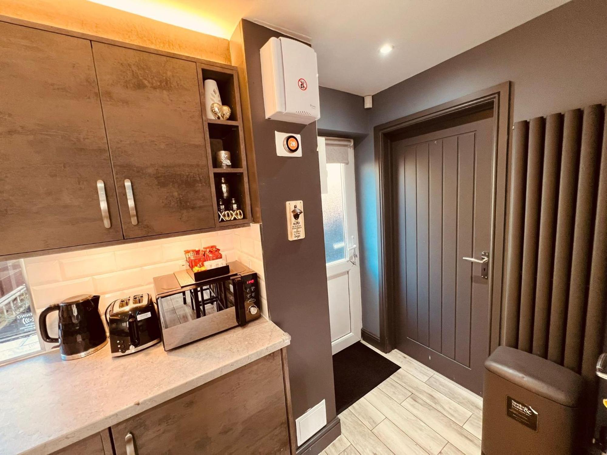Modern Suites -5 Bedroom House- With Free Parking Birmingham City Buitenkant foto