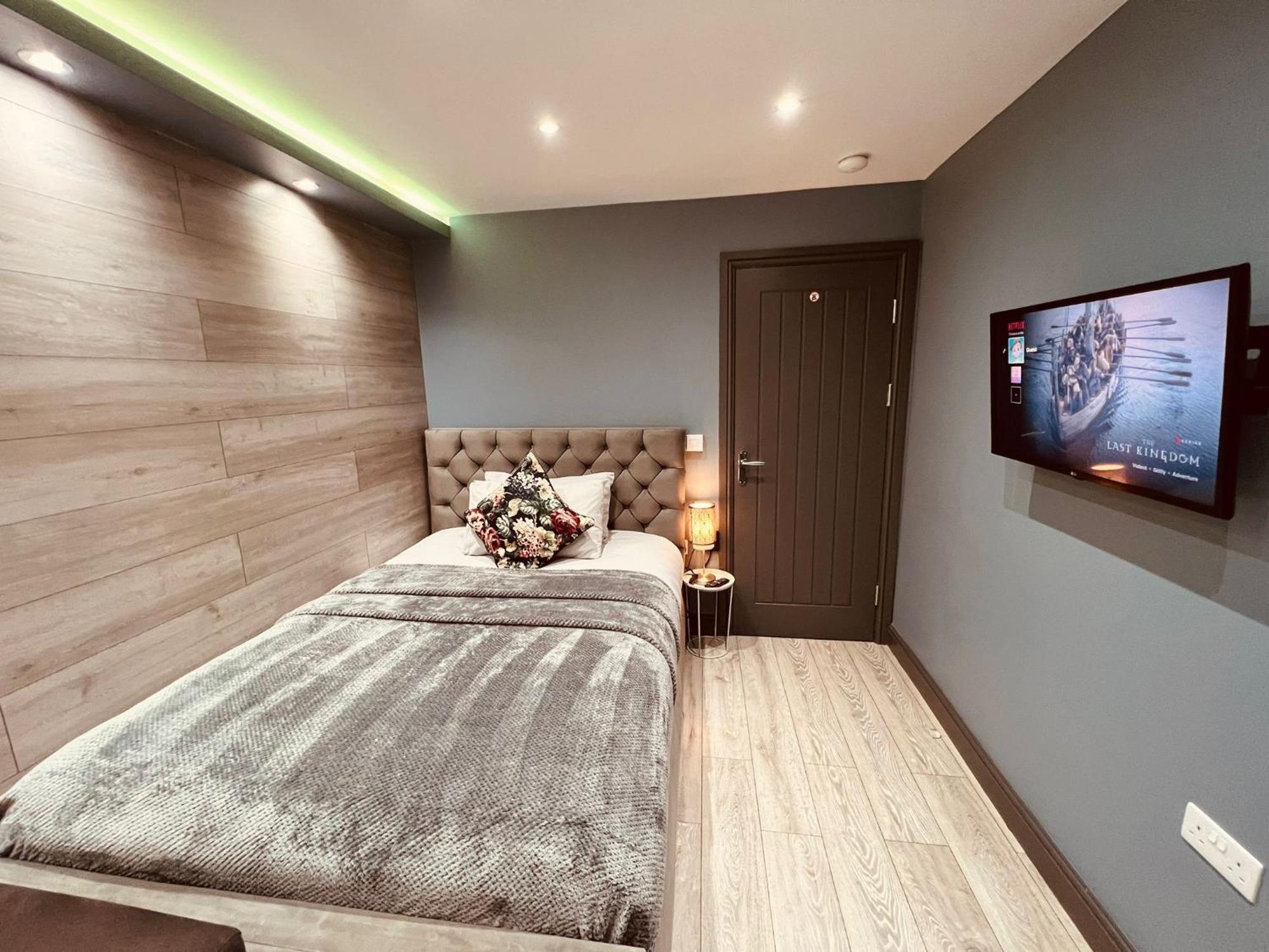 Modern Suites -5 Bedroom House- With Free Parking Birmingham City Buitenkant foto