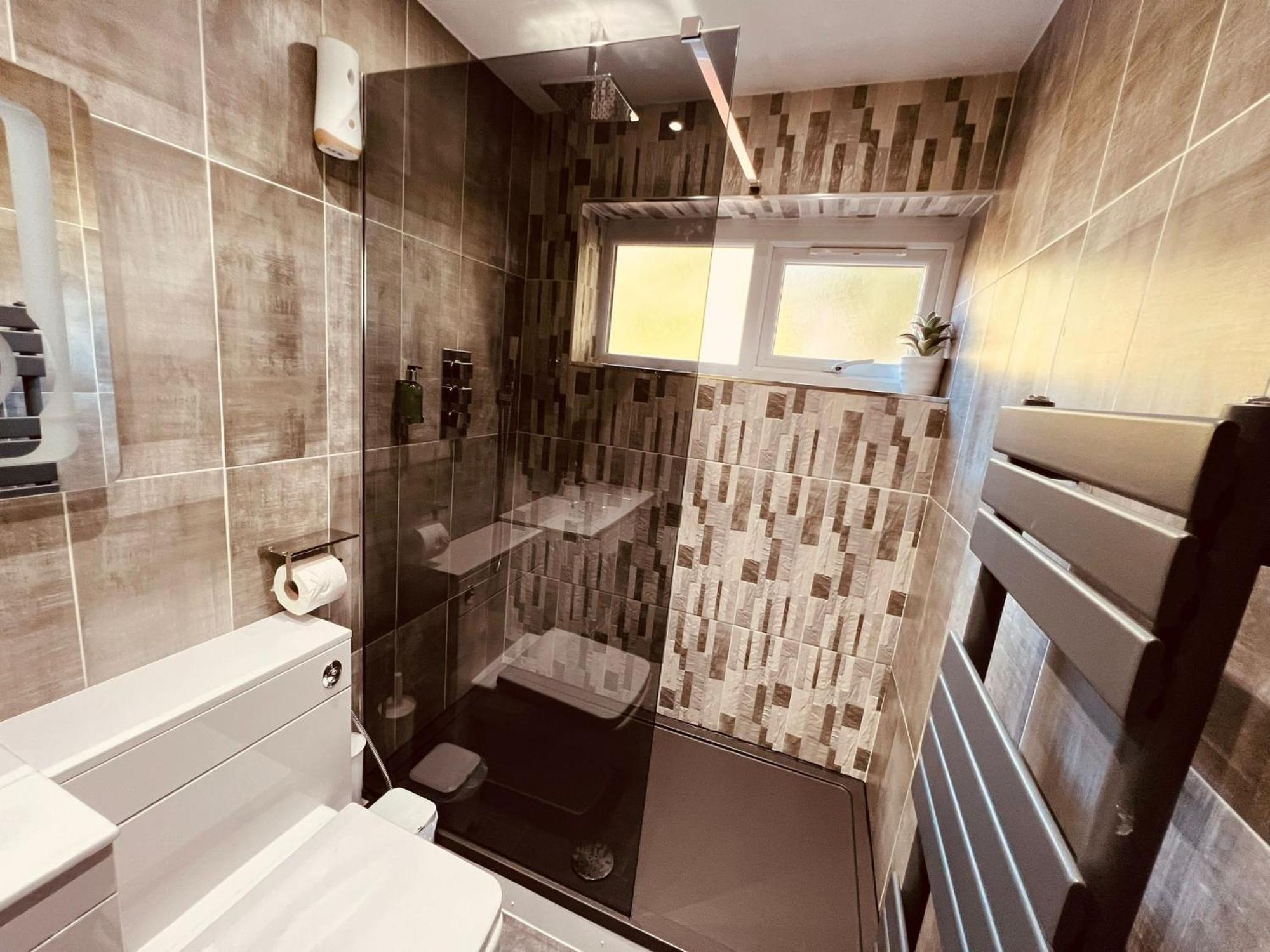 Modern Suites -5 Bedroom House- With Free Parking Birmingham City Buitenkant foto