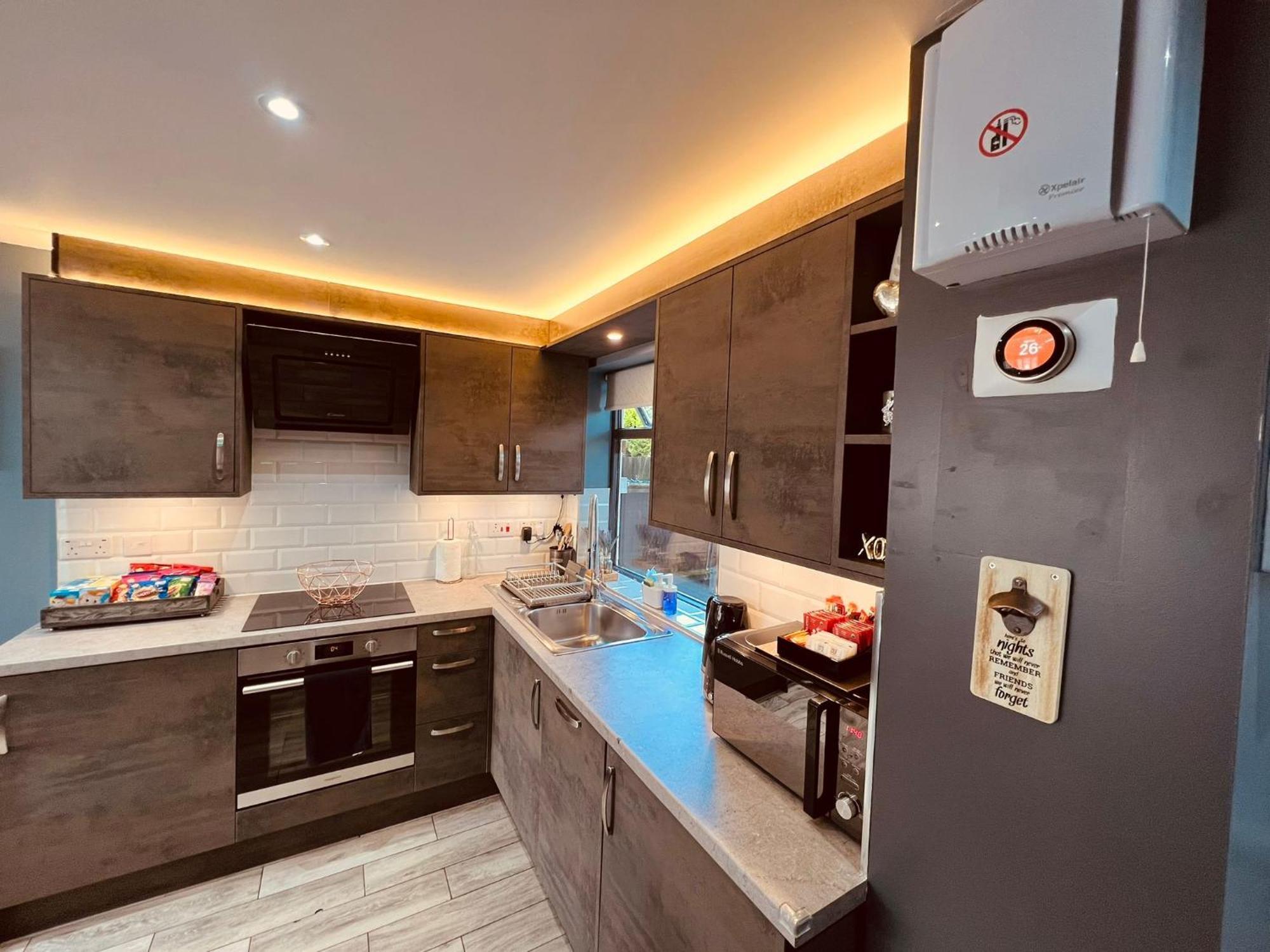 Modern Suites -5 Bedroom House- With Free Parking Birmingham City Buitenkant foto