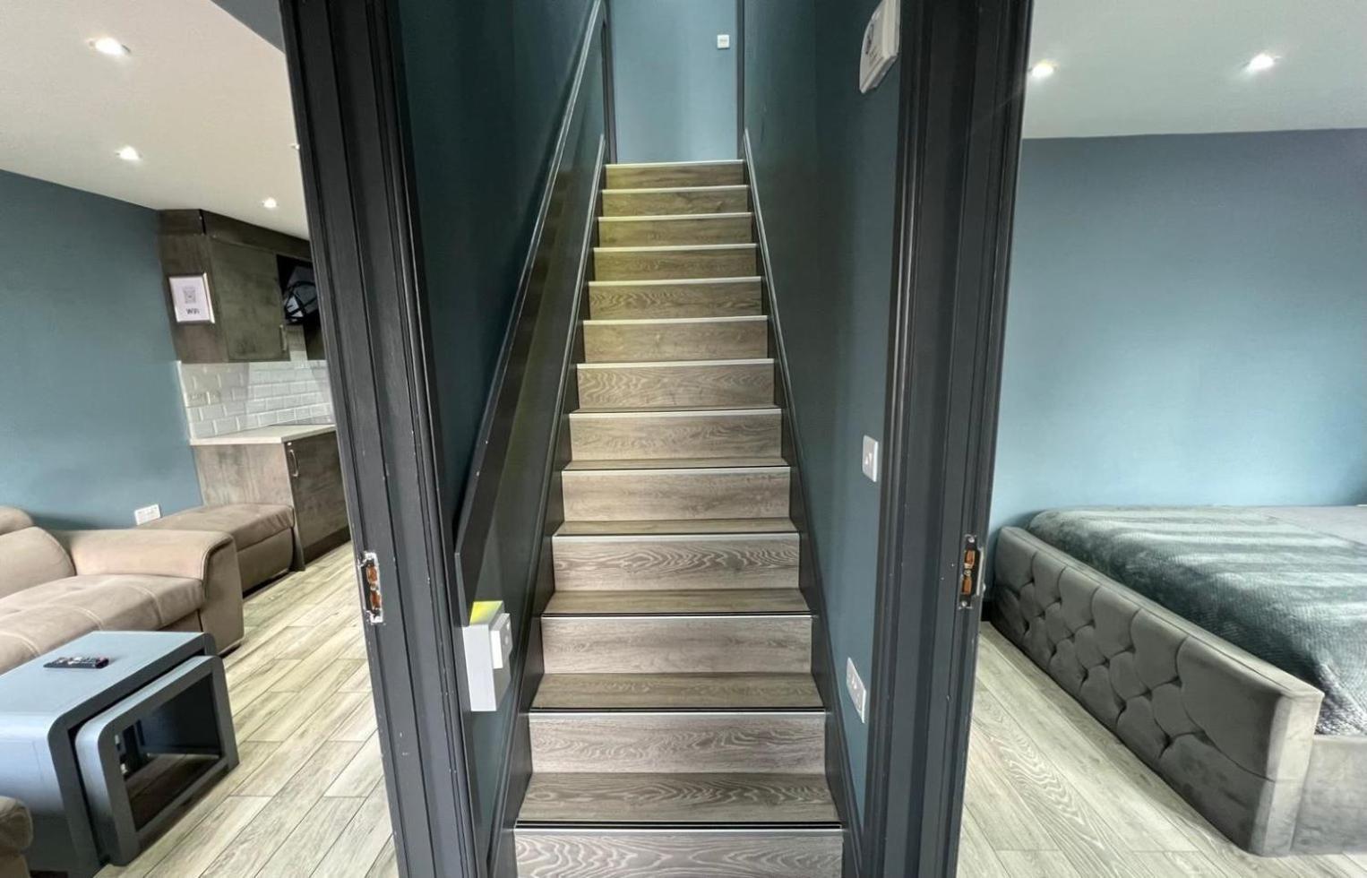 Modern Suites -5 Bedroom House- With Free Parking Birmingham City Buitenkant foto