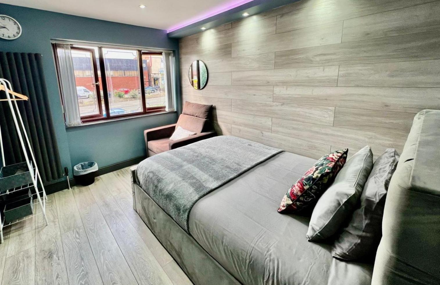 Modern Suites -5 Bedroom House- With Free Parking Birmingham City Buitenkant foto