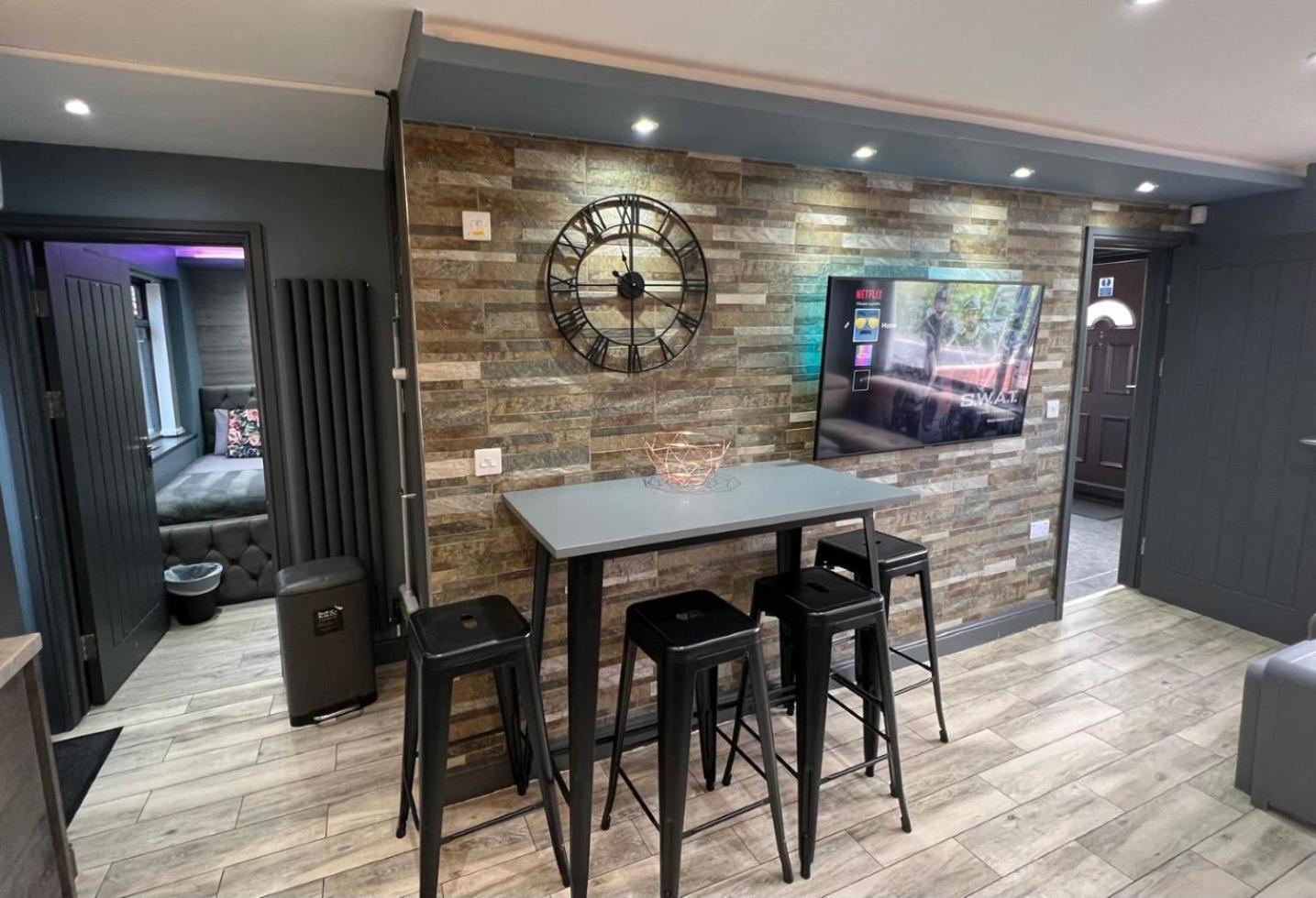 Modern Suites -5 Bedroom House- With Free Parking Birmingham City Buitenkant foto