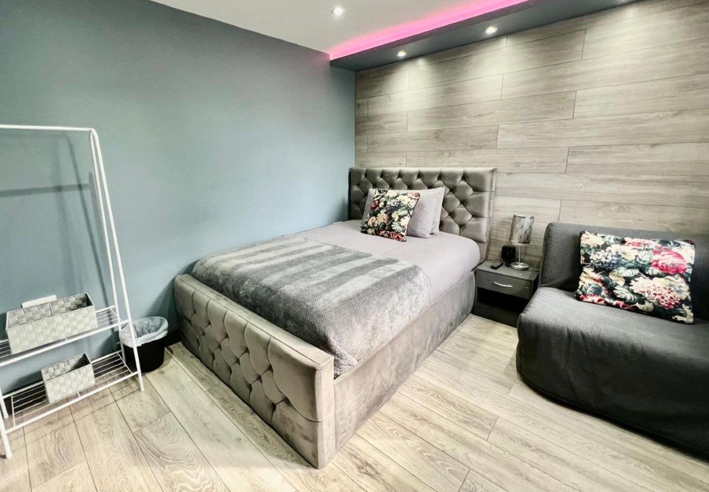Modern Suites -5 Bedroom House- With Free Parking Birmingham City Buitenkant foto