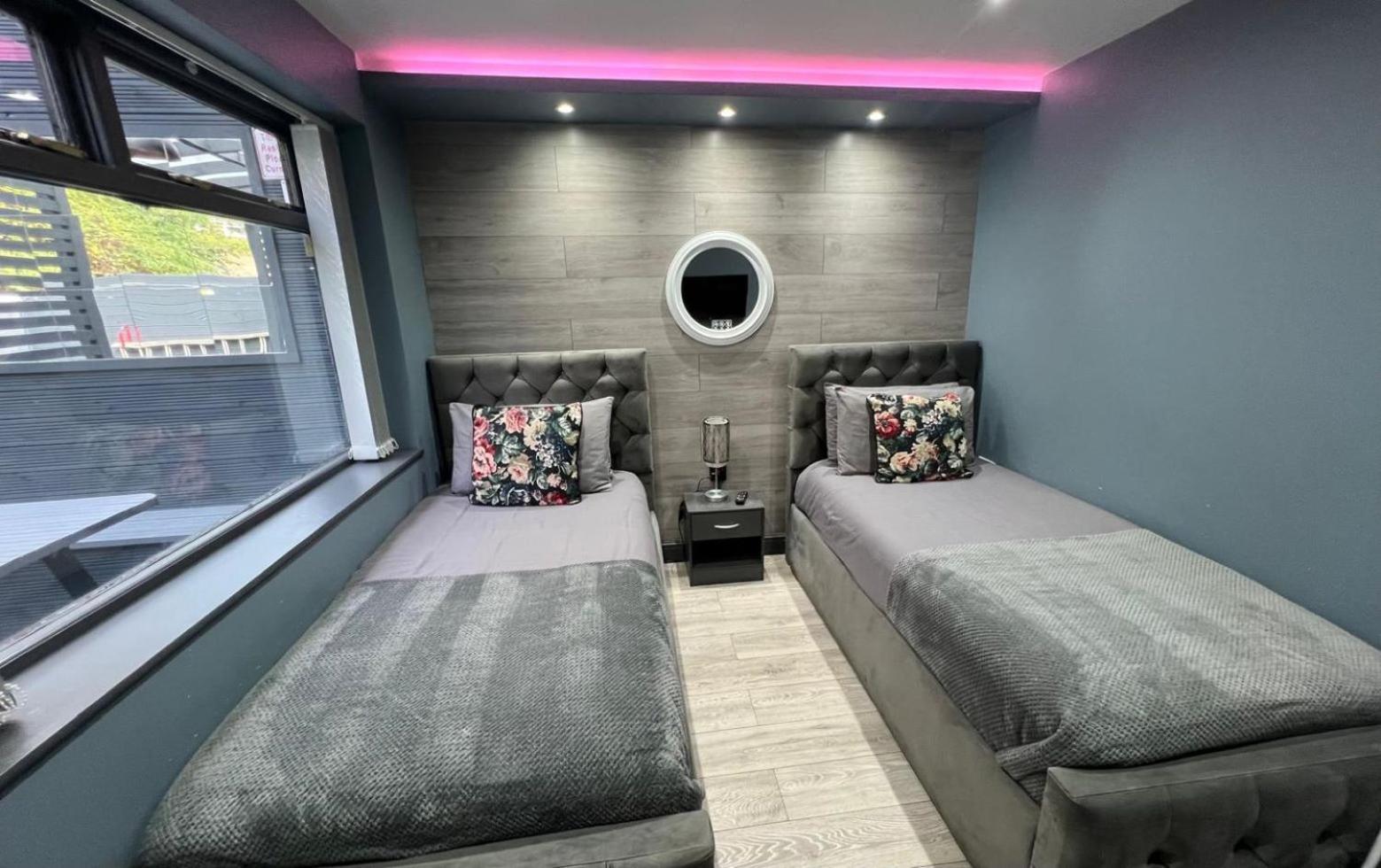 Modern Suites -5 Bedroom House- With Free Parking Birmingham City Buitenkant foto