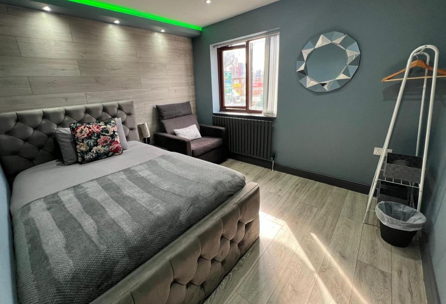 Modern Suites -5 Bedroom House- With Free Parking Birmingham City Buitenkant foto