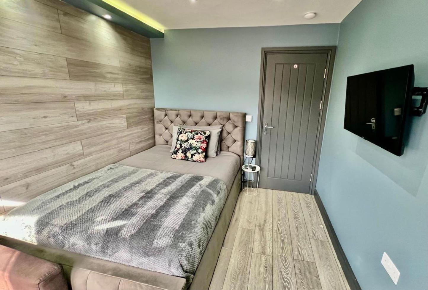 Modern Suites -5 Bedroom House- With Free Parking Birmingham City Buitenkant foto