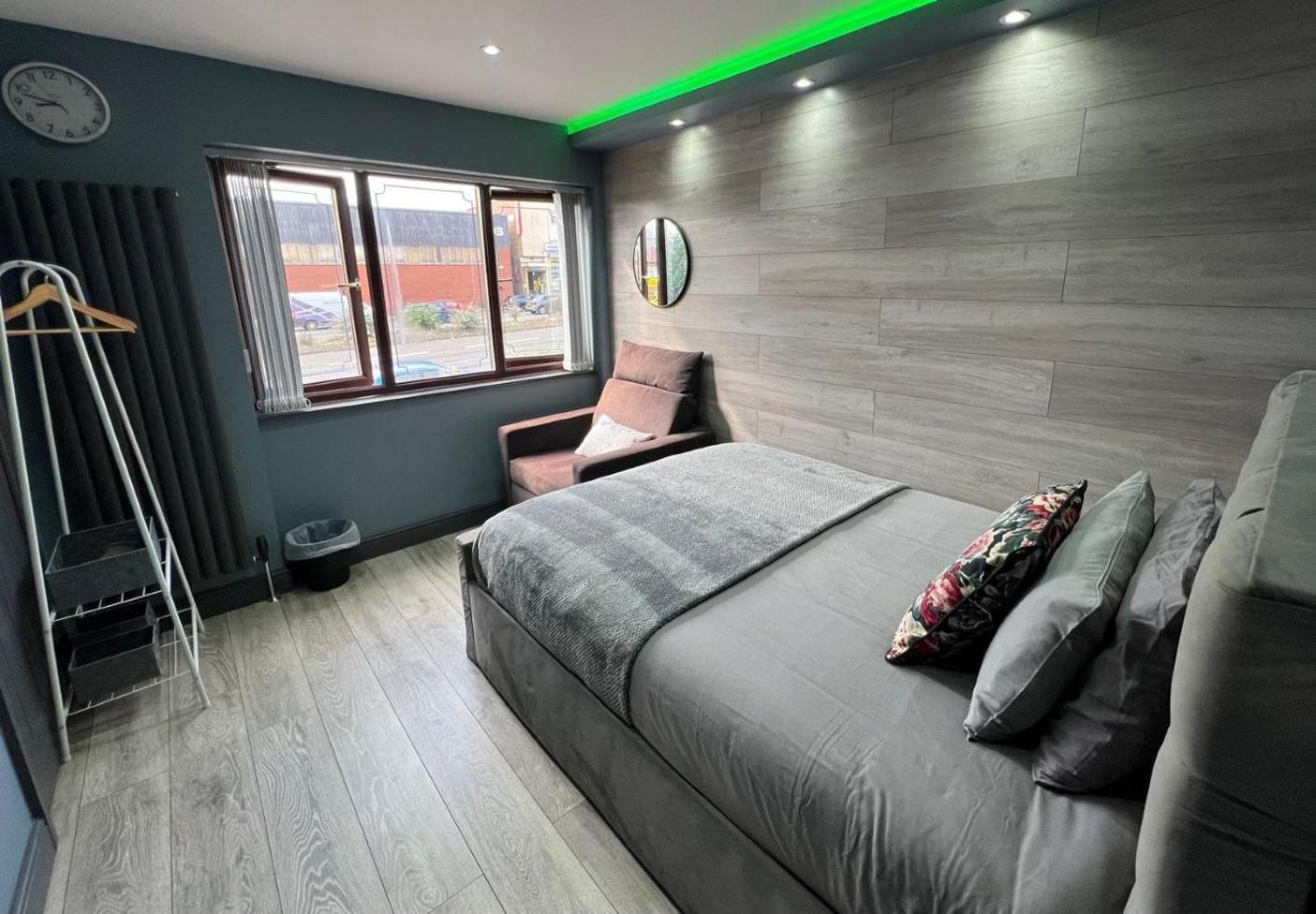 Modern Suites -5 Bedroom House- With Free Parking Birmingham City Buitenkant foto