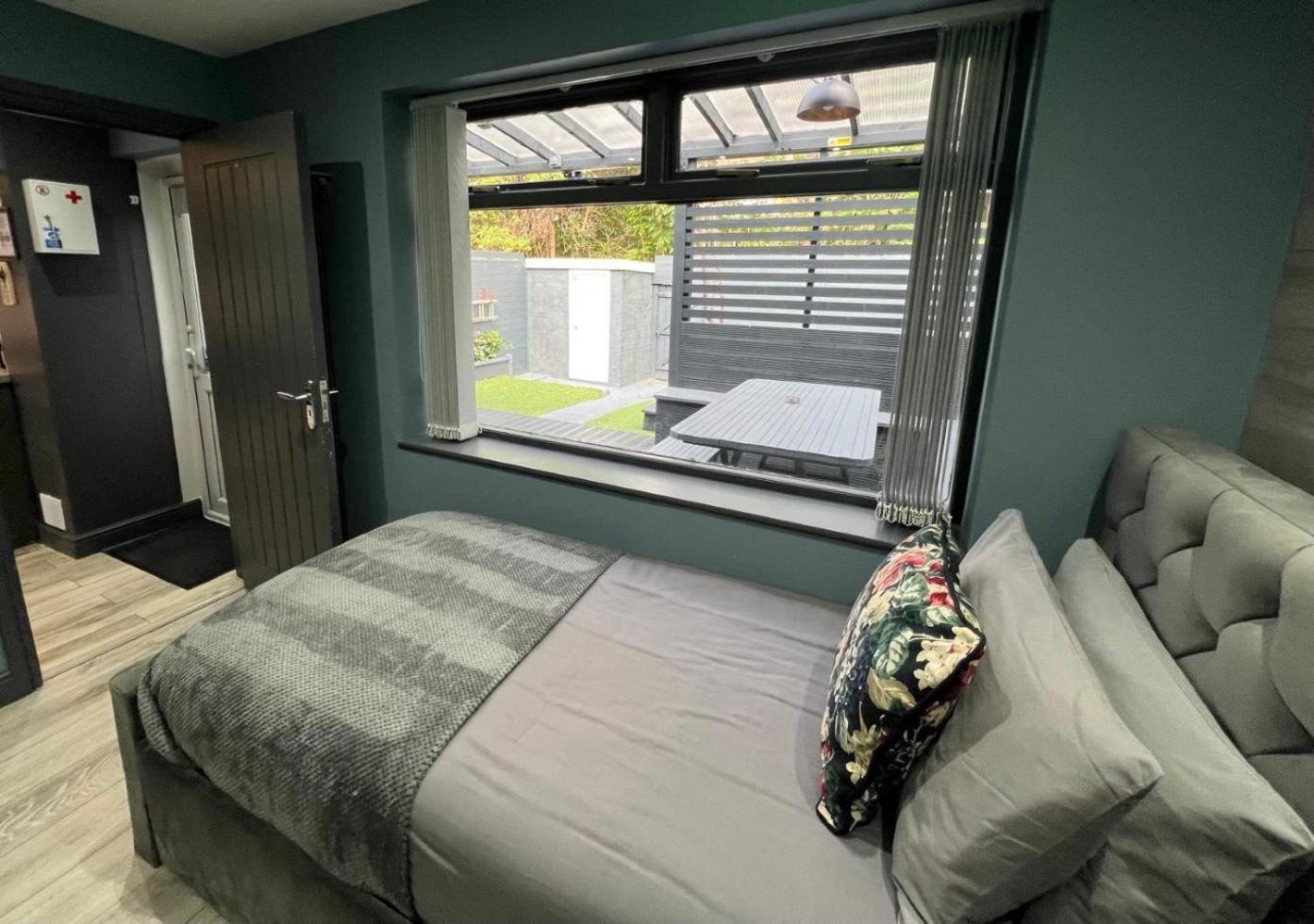 Modern Suites -5 Bedroom House- With Free Parking Birmingham City Buitenkant foto