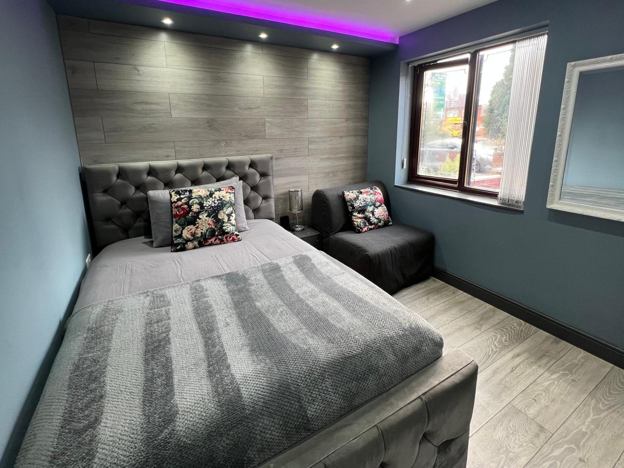 Modern Suites -5 Bedroom House- With Free Parking Birmingham City Buitenkant foto