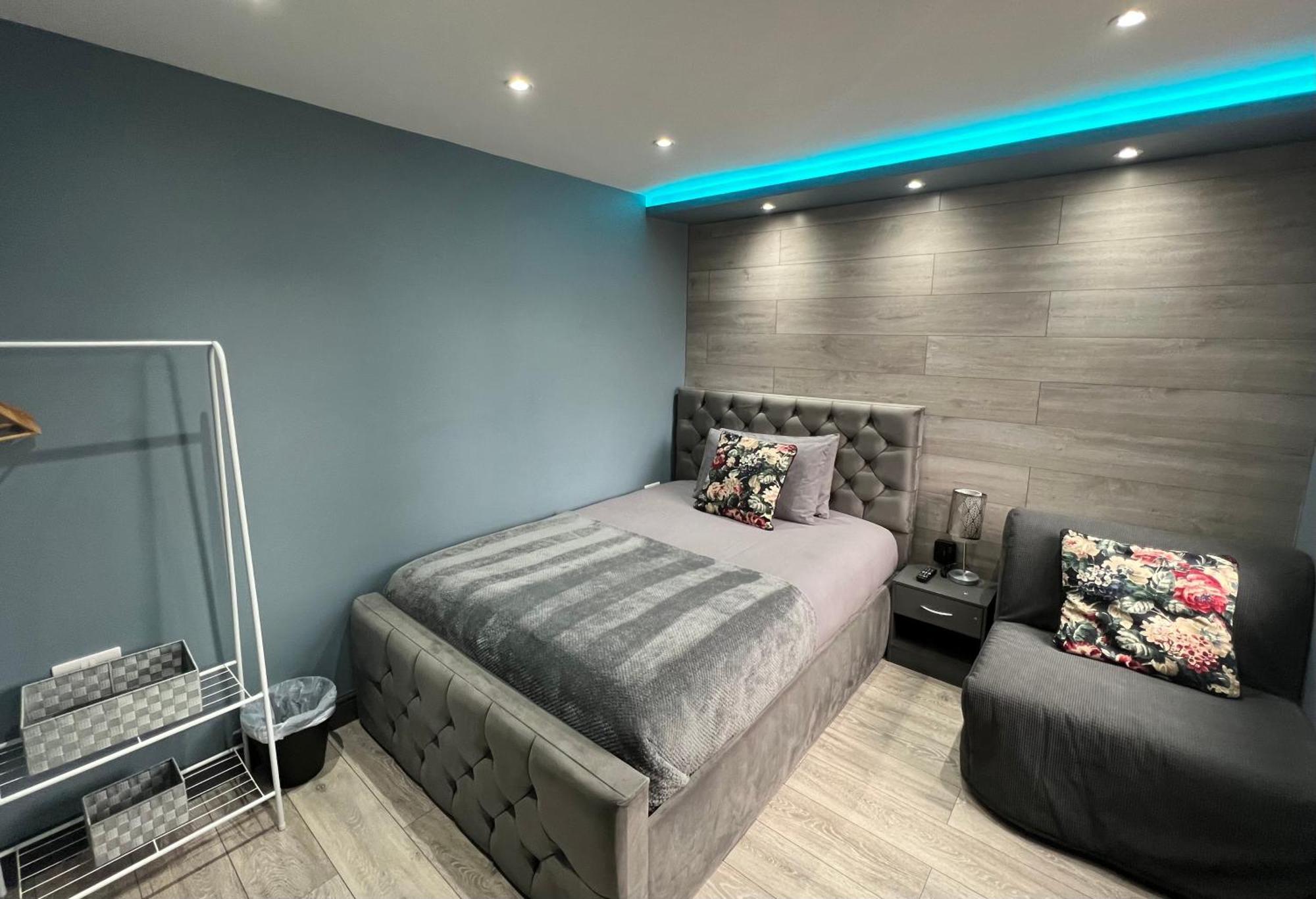 Modern Suites -5 Bedroom House- With Free Parking Birmingham City Buitenkant foto