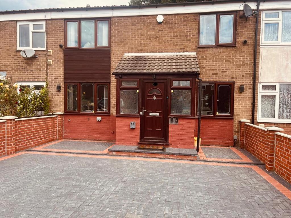 Modern Suites -5 Bedroom House- With Free Parking Birmingham City Buitenkant foto