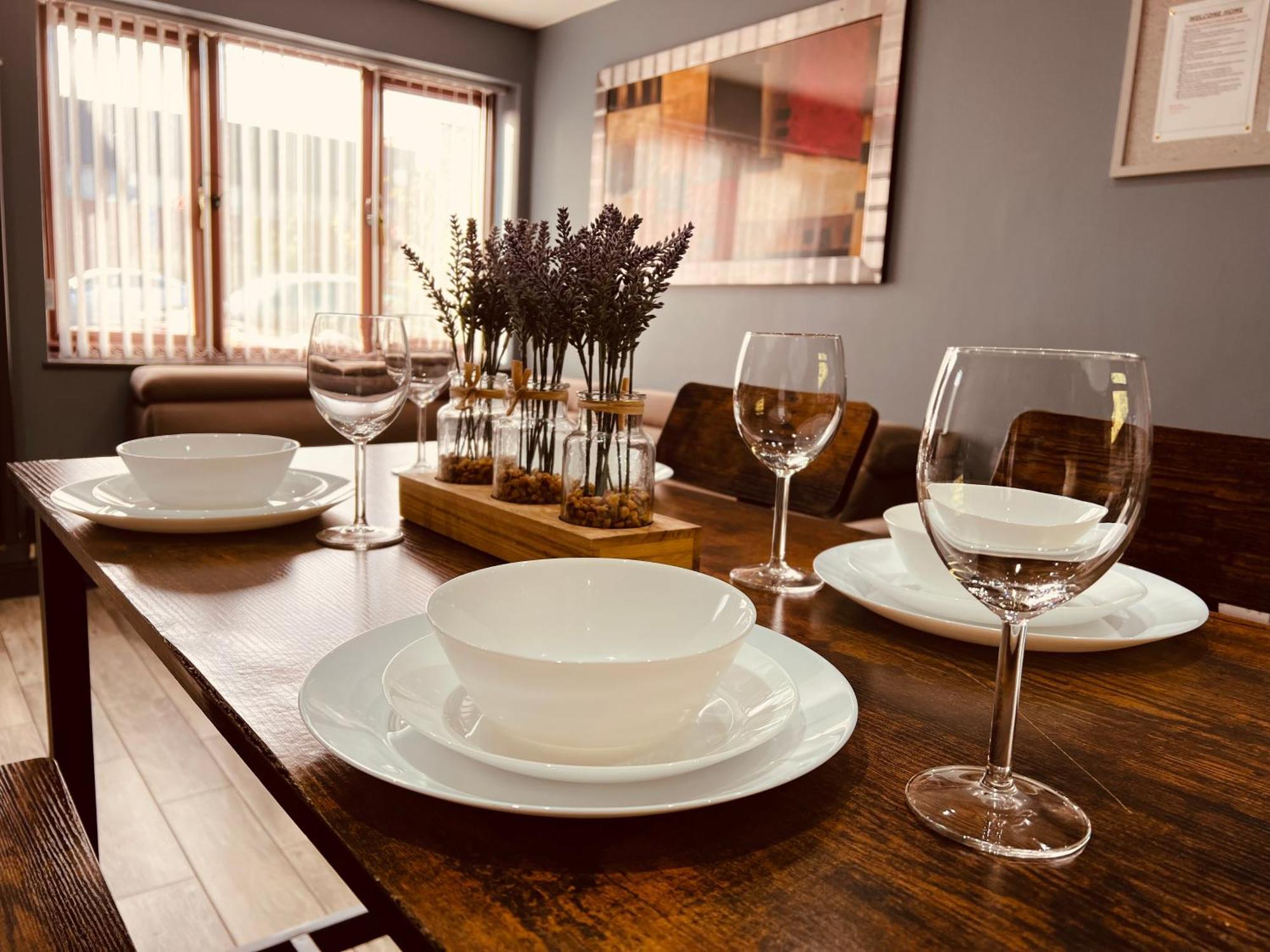 Modern Suites -5 Bedroom House- With Free Parking Birmingham City Buitenkant foto