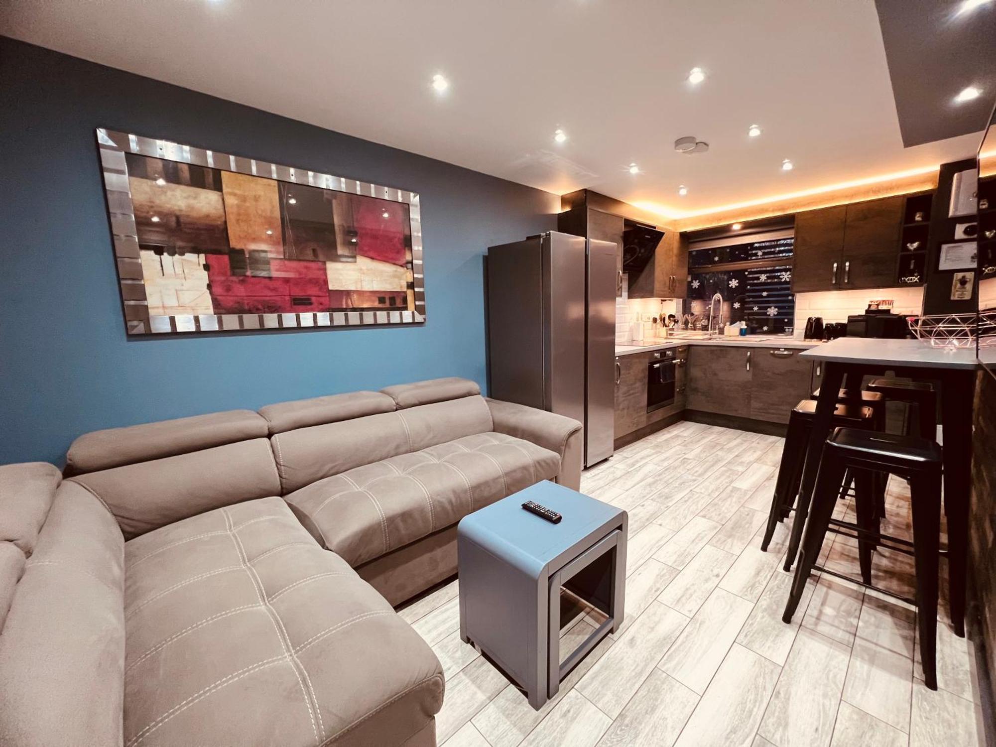 Modern Suites -5 Bedroom House- With Free Parking Birmingham City Buitenkant foto